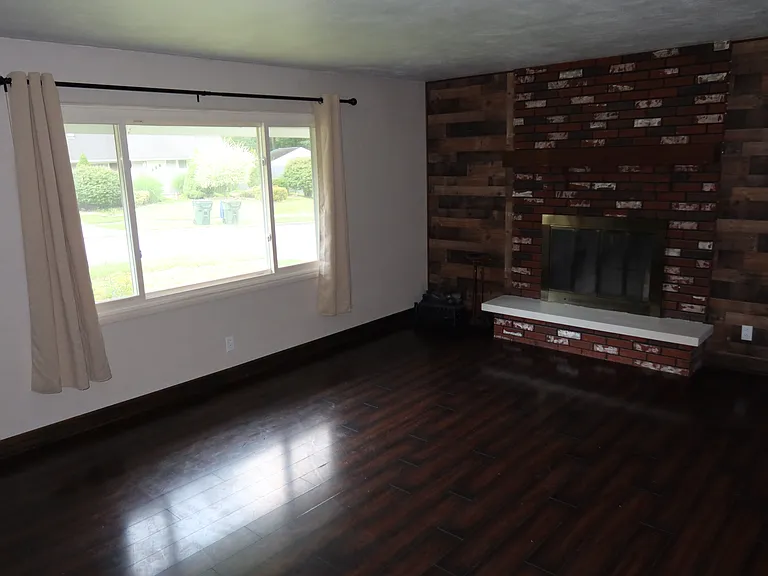 1637 Hanover St — Photo 13