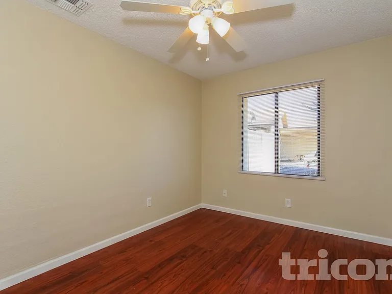 5526 W Angela Dr — Photo 11