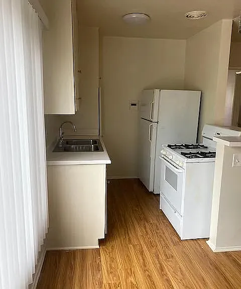 3725 S Bentley Ave #1 — Photo 3