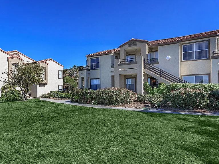 240 Avenida Vis — Photo 39