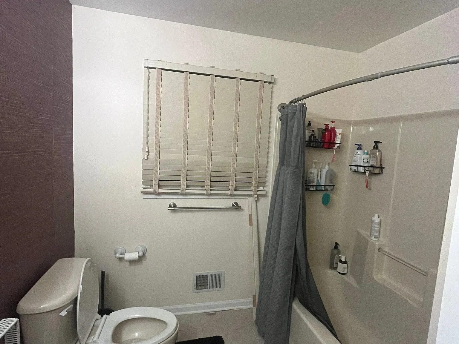 4 bed, 2.5 bath, 2736 sqft, $1,200 — Photo 2