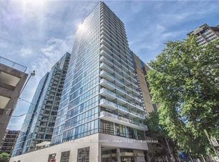210 Simcoe St #804, Toronto, ON M5T0A9