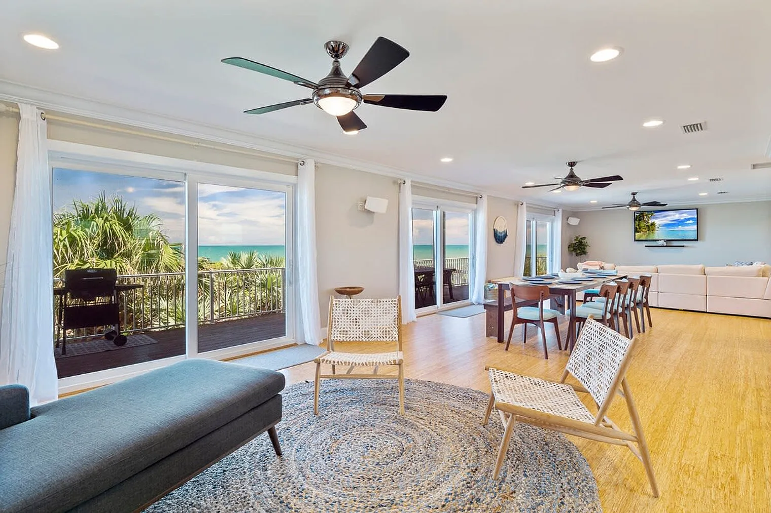 4 bed, 4.0 bath, 3993 sqft, $13,857 — Photo 2