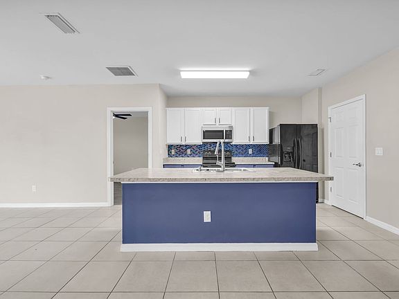 4th image of 233 SE 3rd St