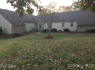 8300 Raintree Ln, Charlotte, NC 28277