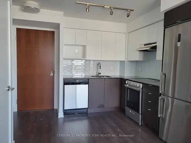 120 Varna Dr #820 — Photo 4