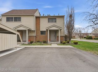 3895 Old Creek Rd W, Troy, MI 48084