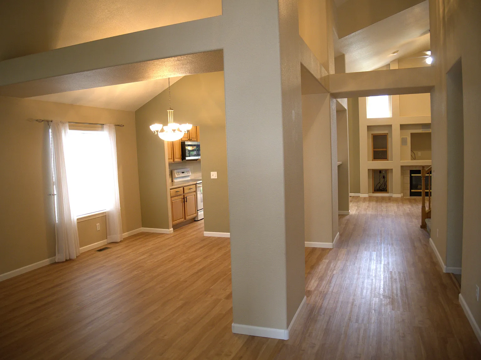 5 bed, 2.5 bath, 2242 sqft, $2,975 — Photo 3