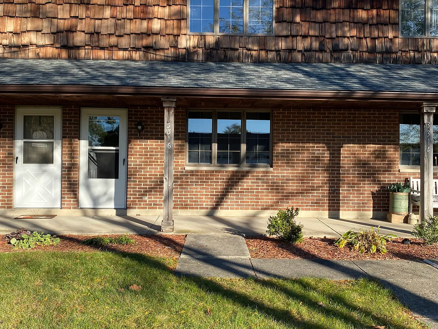 2 bed, 1.5 bath, 1150 sqft, $1,250 — Photo 1