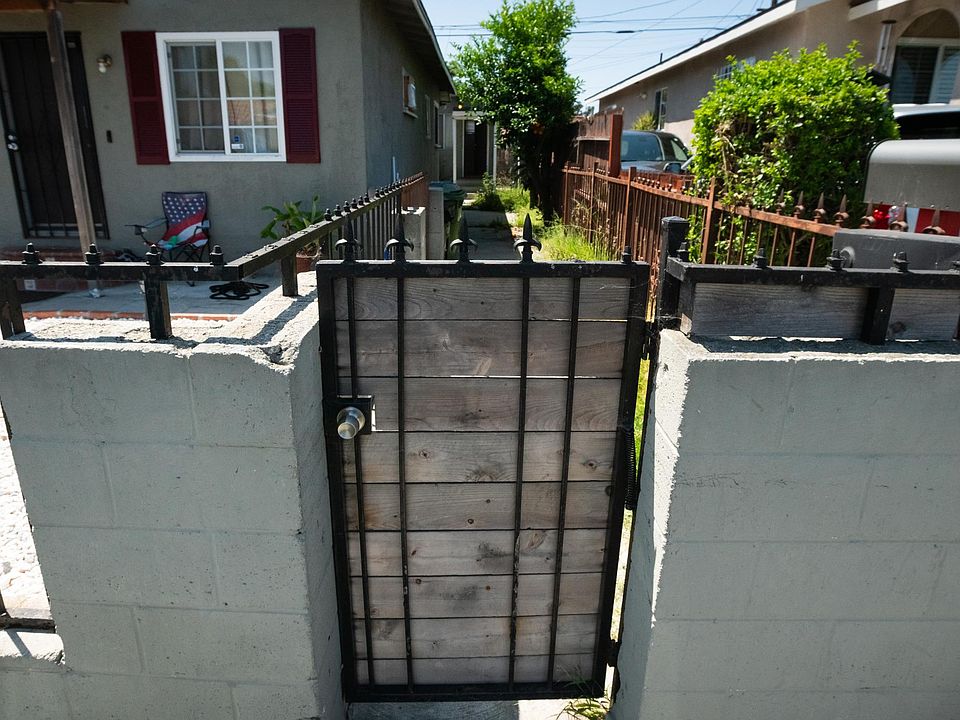 1st image of 1032 W 66th St