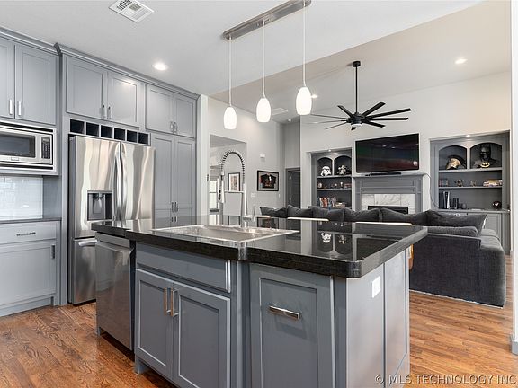 5th image of 2523 W New Orleans Pl