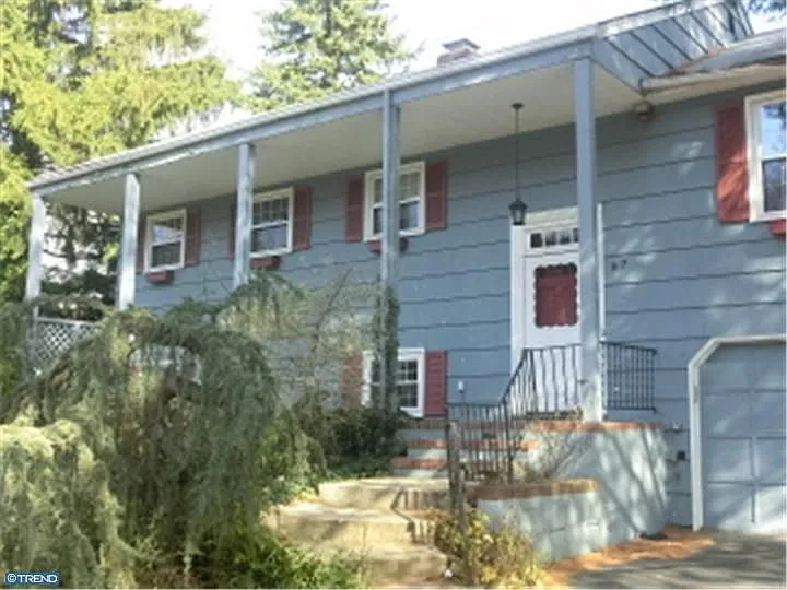 67 Robert Rd photo 1