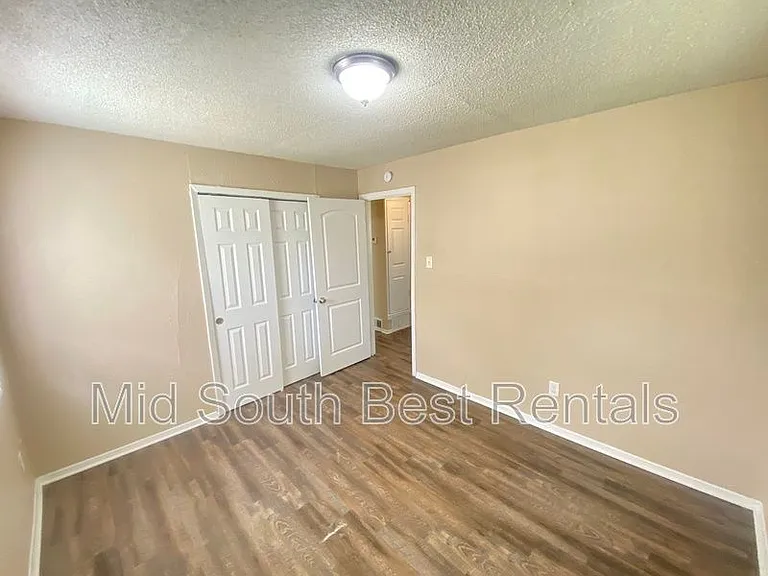 2882 Montague Ave — Photo 3