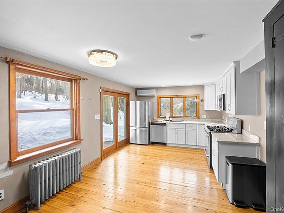 5th image of 232 N Country Road