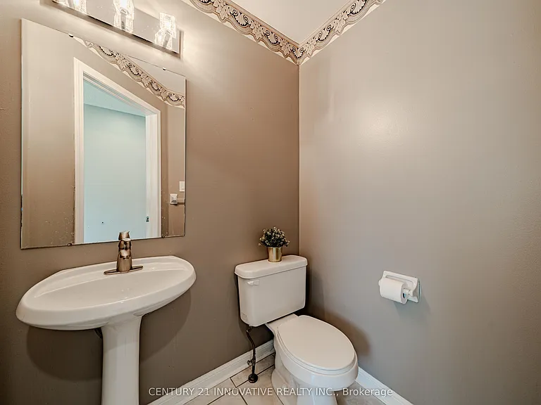 28 Samandria Ave #UPPER — Photo 20