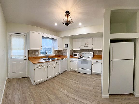 2nd image of 225 A View Ave APT 216