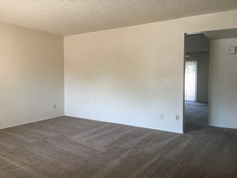 1933 E Apollo Ave — Photo 3