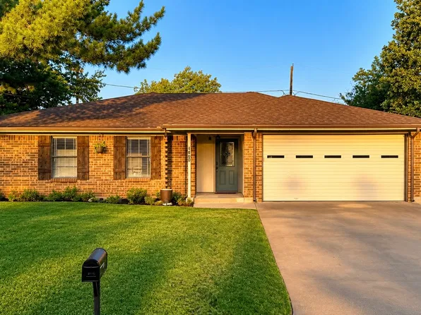 1402 Preston Trail Ct, Graham, TX 76450