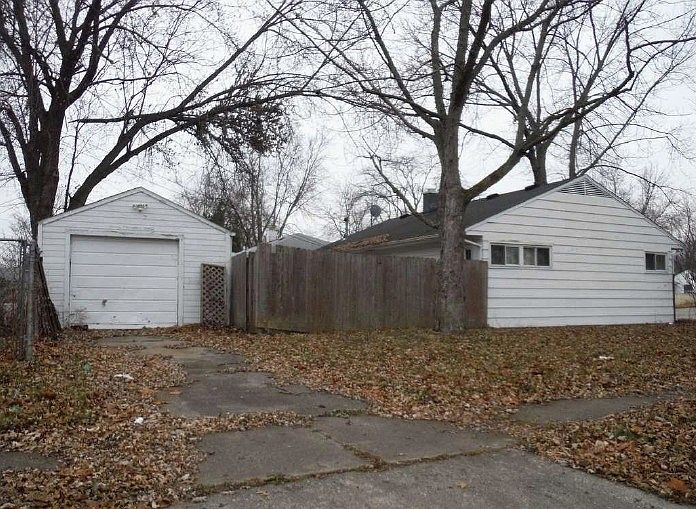 2nd image of 5201 Lillie St