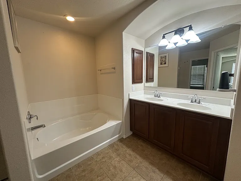 10809 Fort Point Ln NE — Photo 7