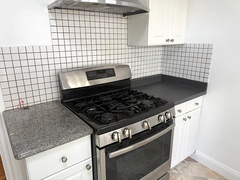 208 Throckmorton Ave — Photo 6