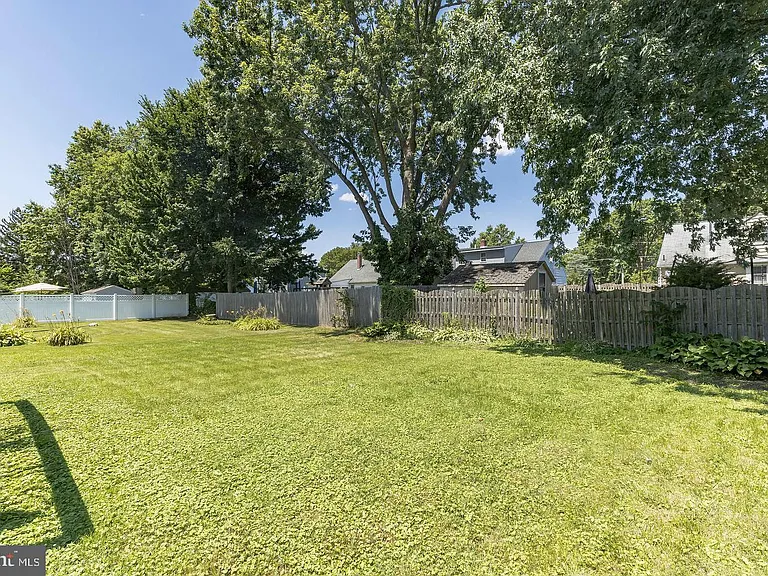 215 W Gloucester Pike — Photo 34