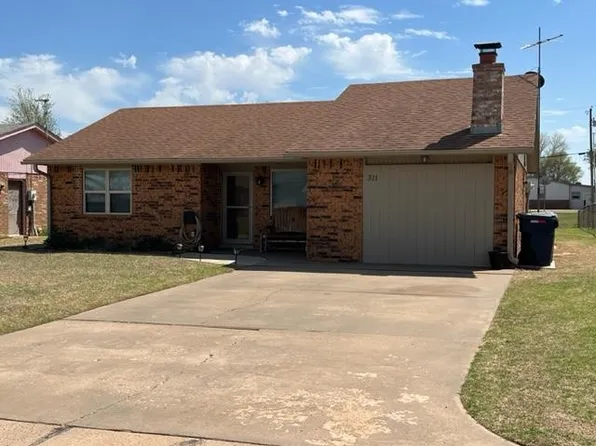 311 Jacob Dr, Lahoma, OK 73754