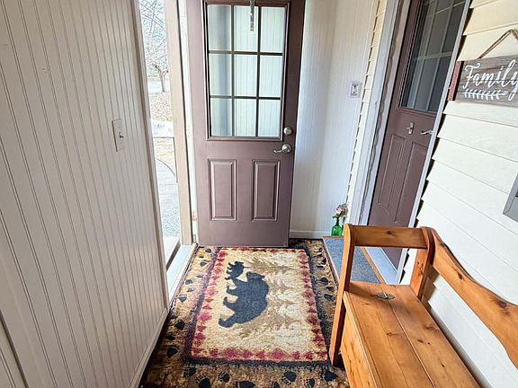 5th image of 178 Main Road S