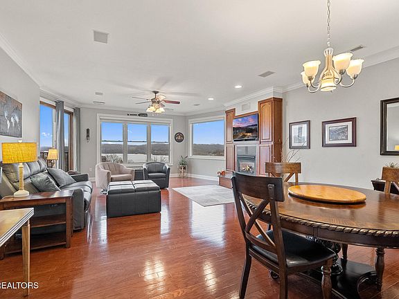 5th image of 2834 Lake Pointe Dr