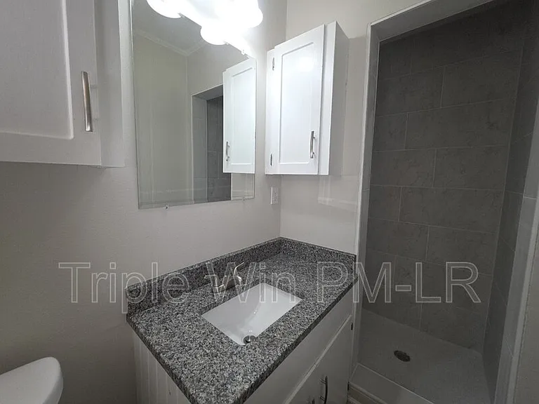318 W Bell St — Photo 19