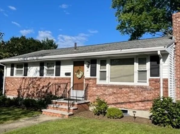 34 Pine St, Watertown, MA 02472