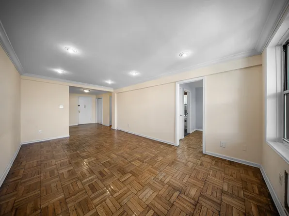 67-50 Thornton Place image 7 of 21