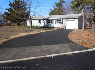 8 Sunset Dr, Howell, NJ 07731