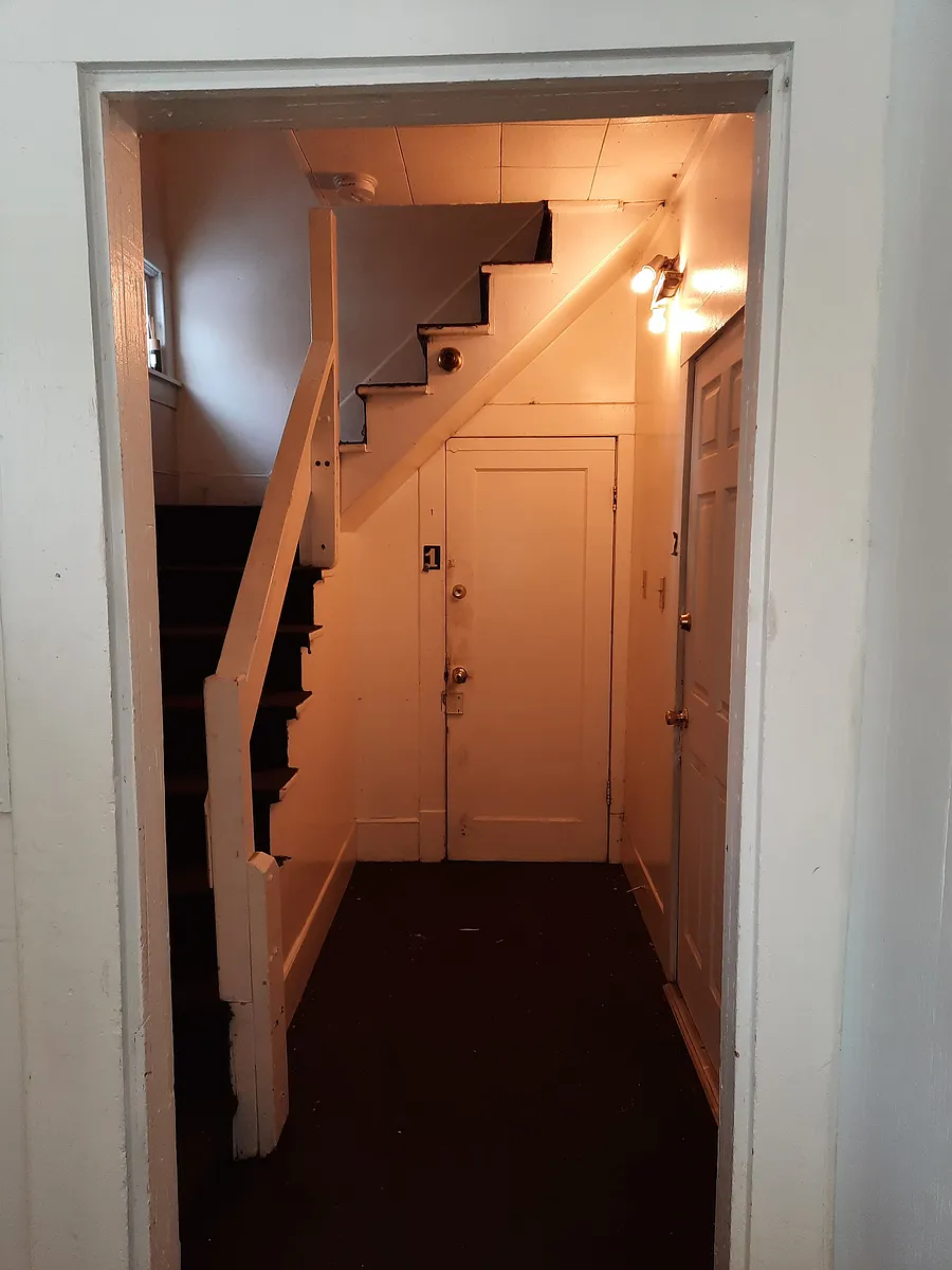 Building Photo - 413 Lake St #2