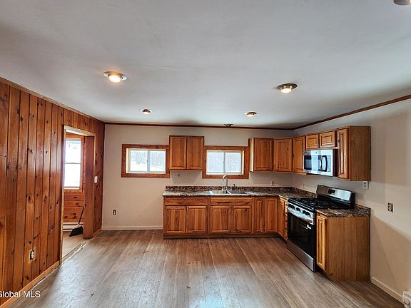 4th image of 228 New Turnpike Road