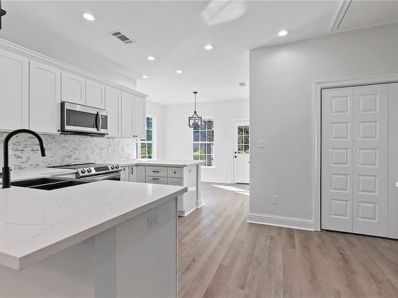 2nd image of 205 Hazelwood St