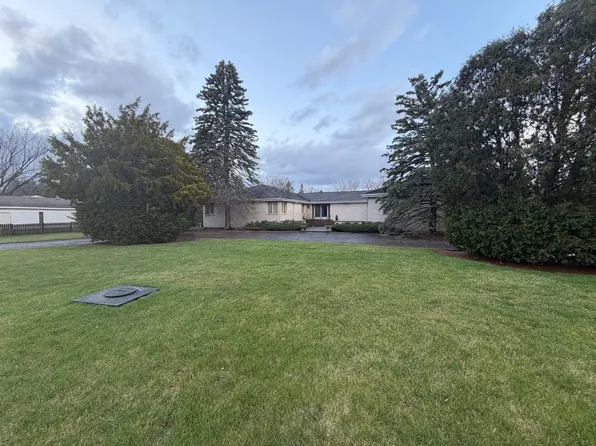 23185 N Indian Creek Rd, Prairie View, IL 60069