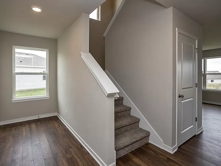 1112 Cove St SE — Photo 6