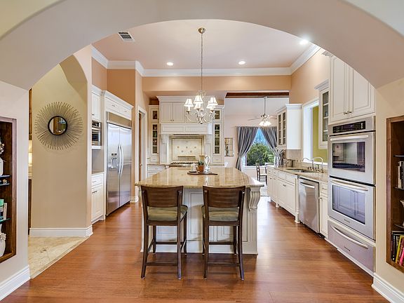 3rd image of 402 N Angel Light Dr