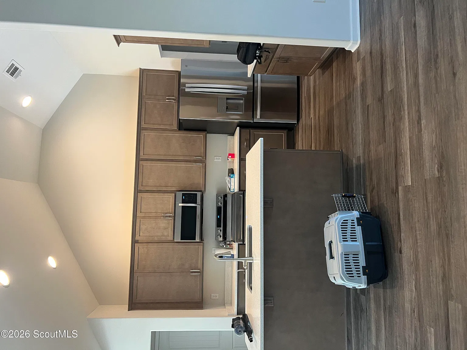4 bed, 2.0 bath, 2008 sqft, $2,500 — Photo 4