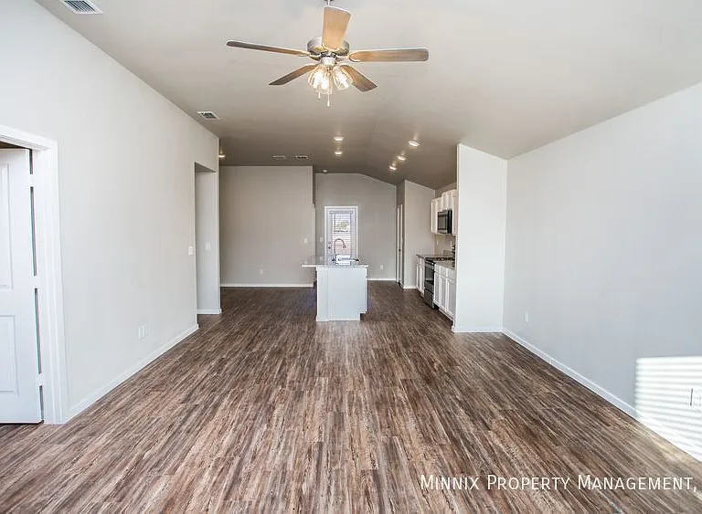 2035 Kenwood Ave — Photo 34