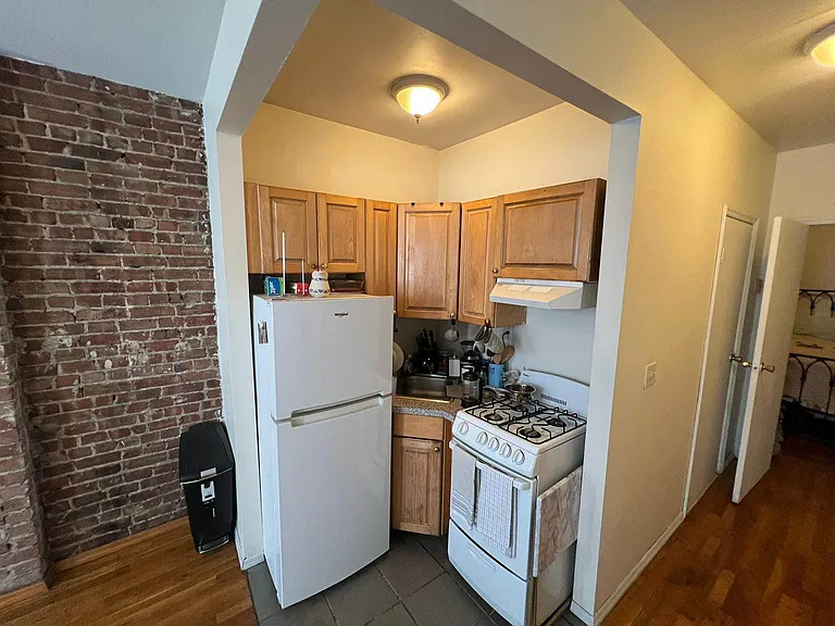 449 W 37th St #2FW — Photo 9