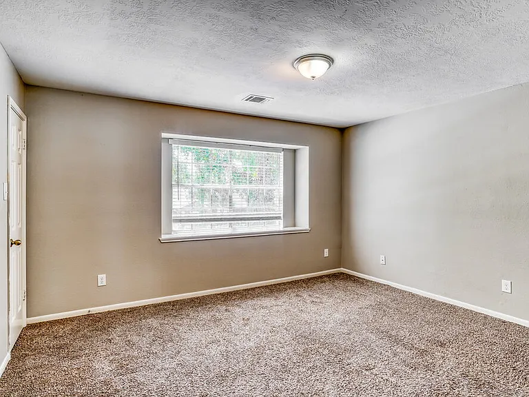 8206 Holmwood Dr — Photo 14