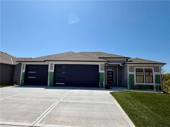 13755 NW 70th St, Parkville, MO 64152