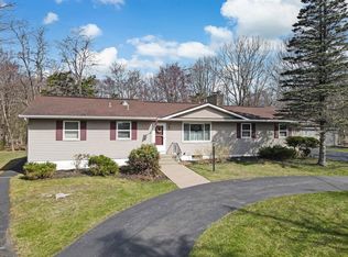 148 Summit Ave, Pocono Summit, PA 18346