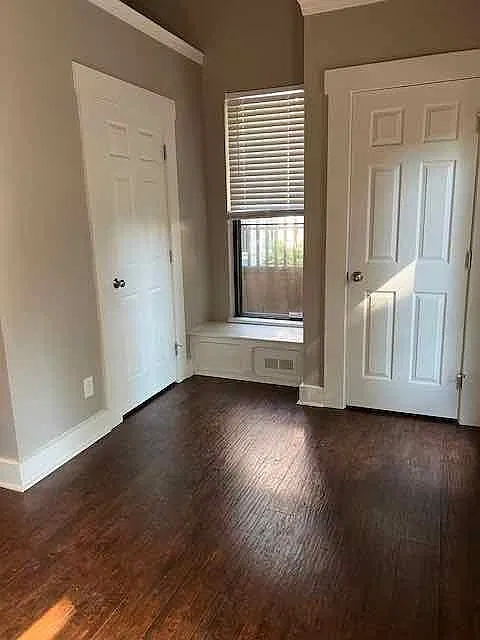 3 bed, 2400 sqft, $1,800 — Photo 3