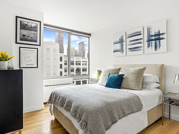 3rd image of 225 W 60th St APT 9D