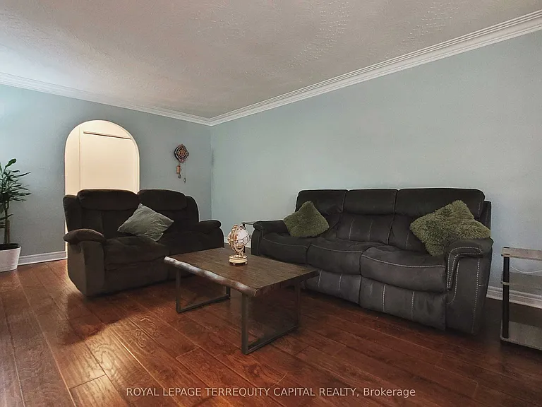 16 Mayfair Ct — Photo 8