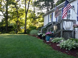 51 Parkwood Dr, Mastic Beach, NY 11951
