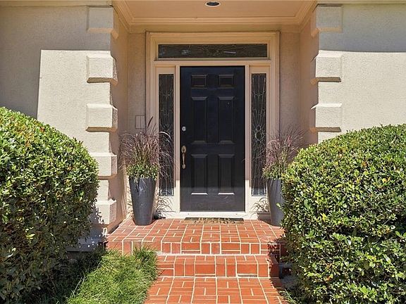 2nd image of 26 Ridgemere Trce